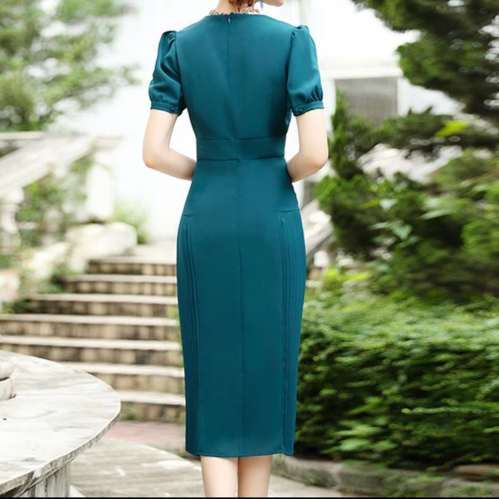 Elegant Teal Midi Dress with Button Front - Picture 2 of 3